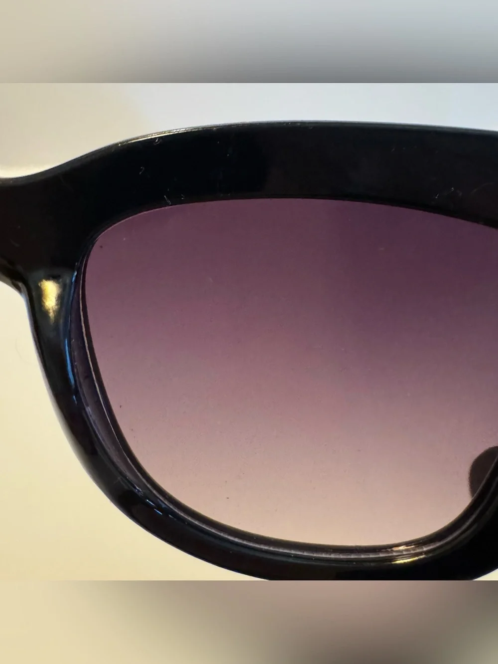 QUAY Australia Breath Of Life Sunglasses - Black Frames Gradient Purple Lens NWT